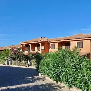  Aparthotel A Golfo Di Marinella A 450 Mt Dal Mare